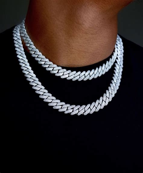 While it may not be a traditional piercing, its still just as cool as the others on this list. . Sims 4 cuban link cc